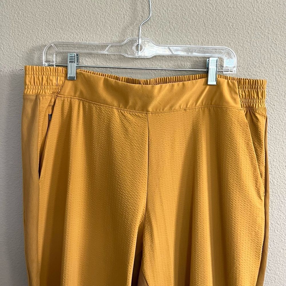Athleta Textured Brooklyn Joggers in Tuscan Gold - Picture 5 of 14